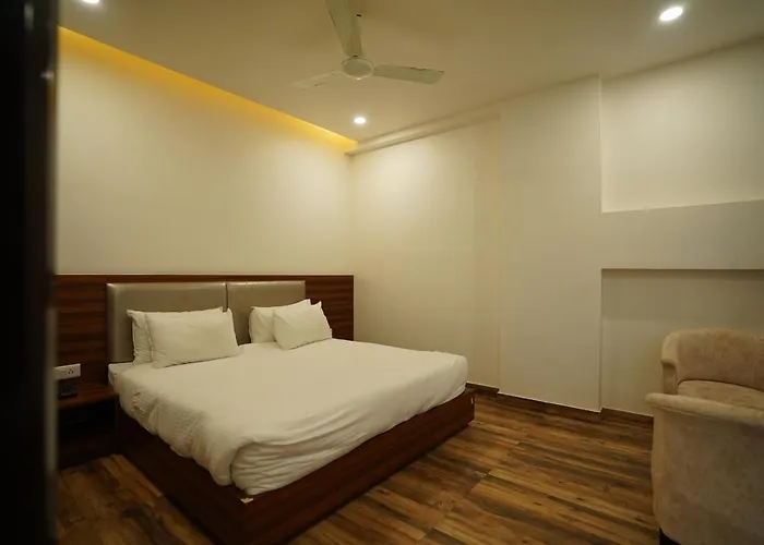 Hotel Regal By Rhytham Jaipur